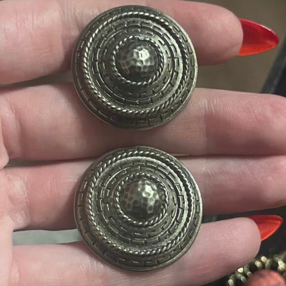 Oscar de la Renta vintage Silvertone tribal spiral disc chunky clip on earrings